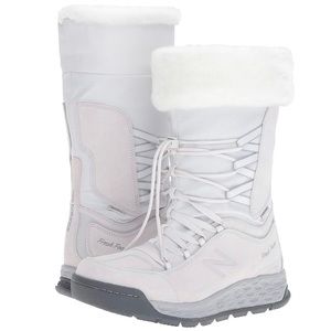 New in Box New Balance Winter Water Resistant Snow Rain Women Fresh Foam 9.5 w